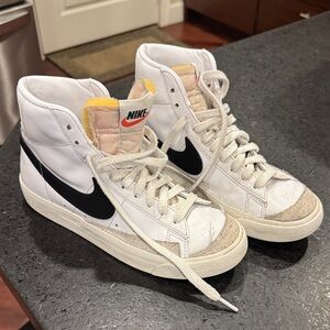 NIKE Blazer Mid '77 Womens Shoes size 7.5